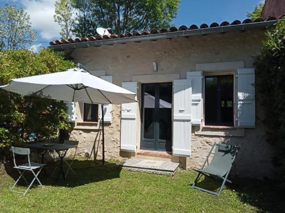 Maison En Pierre Restauree Avec Jardin Auch Exterior foto